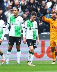  利物浦防线失误频送对手关键分  