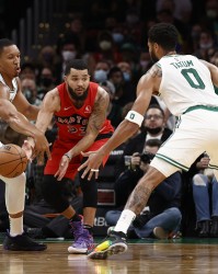  塔图姆35分绿军横扫猛龙  