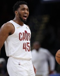  米切尔45分骑士横扫步行者  