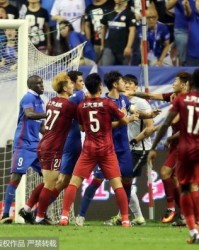  慕尼黑德比战火药味十足险冲突  