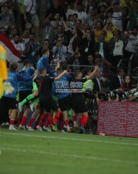  特里皮尔精准任意球绝杀伯恩茅斯  