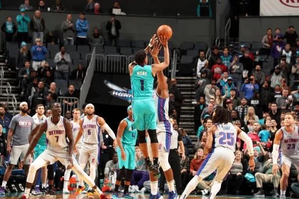  米切尔压哨跳投骑士加时险胜老鹰队