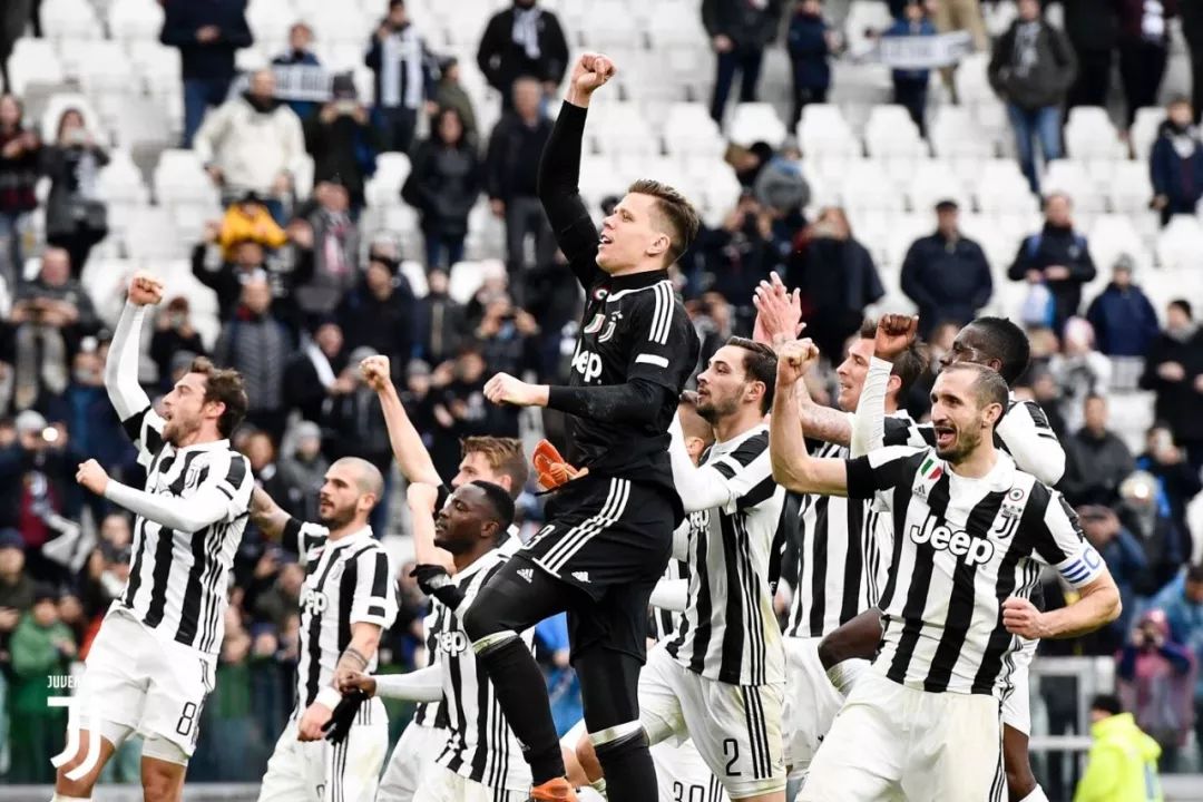  那不勒斯主场氛围火爆，意甲球迷文化独树一帜