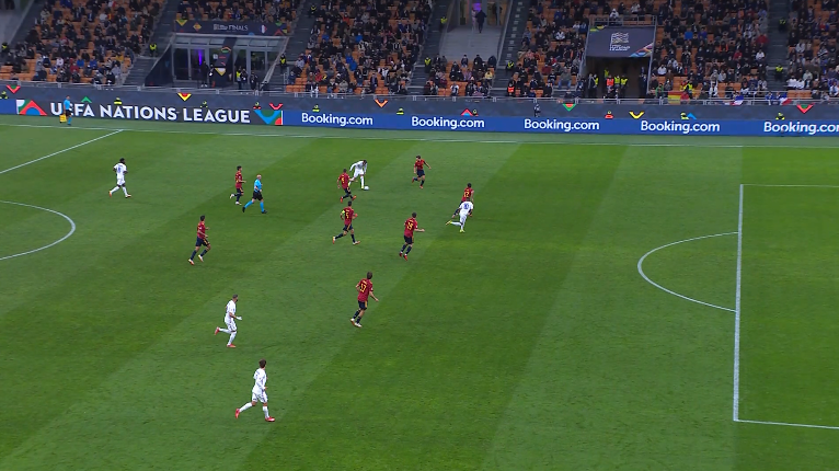  莱斯特城老将经验定乾坤，补时点球绝杀留住欧战希望  